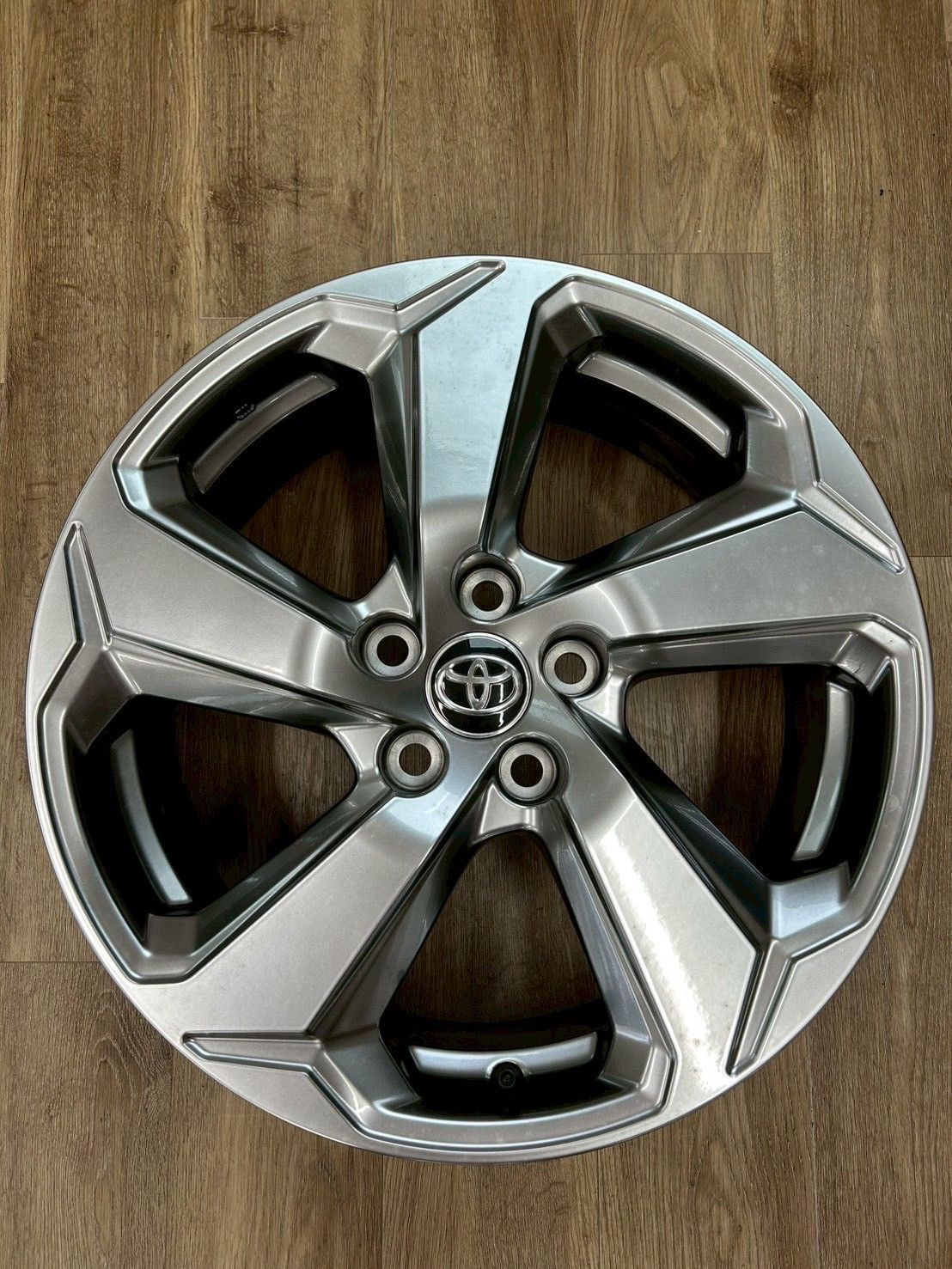 kfd トヨタRAV4 Gグレード 純正タイヤ&ホイール4本セット(美品) トヨタRAV4