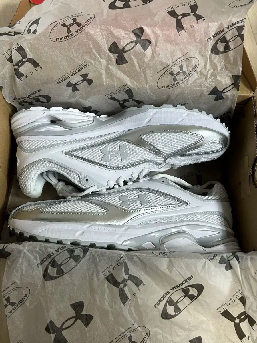 UNDER ARMOUR アンダーアーマー HOVR 白 スニーカー