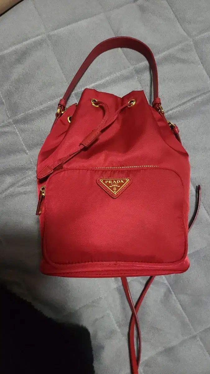 PRADA プラダ バケットバッグ 赤
