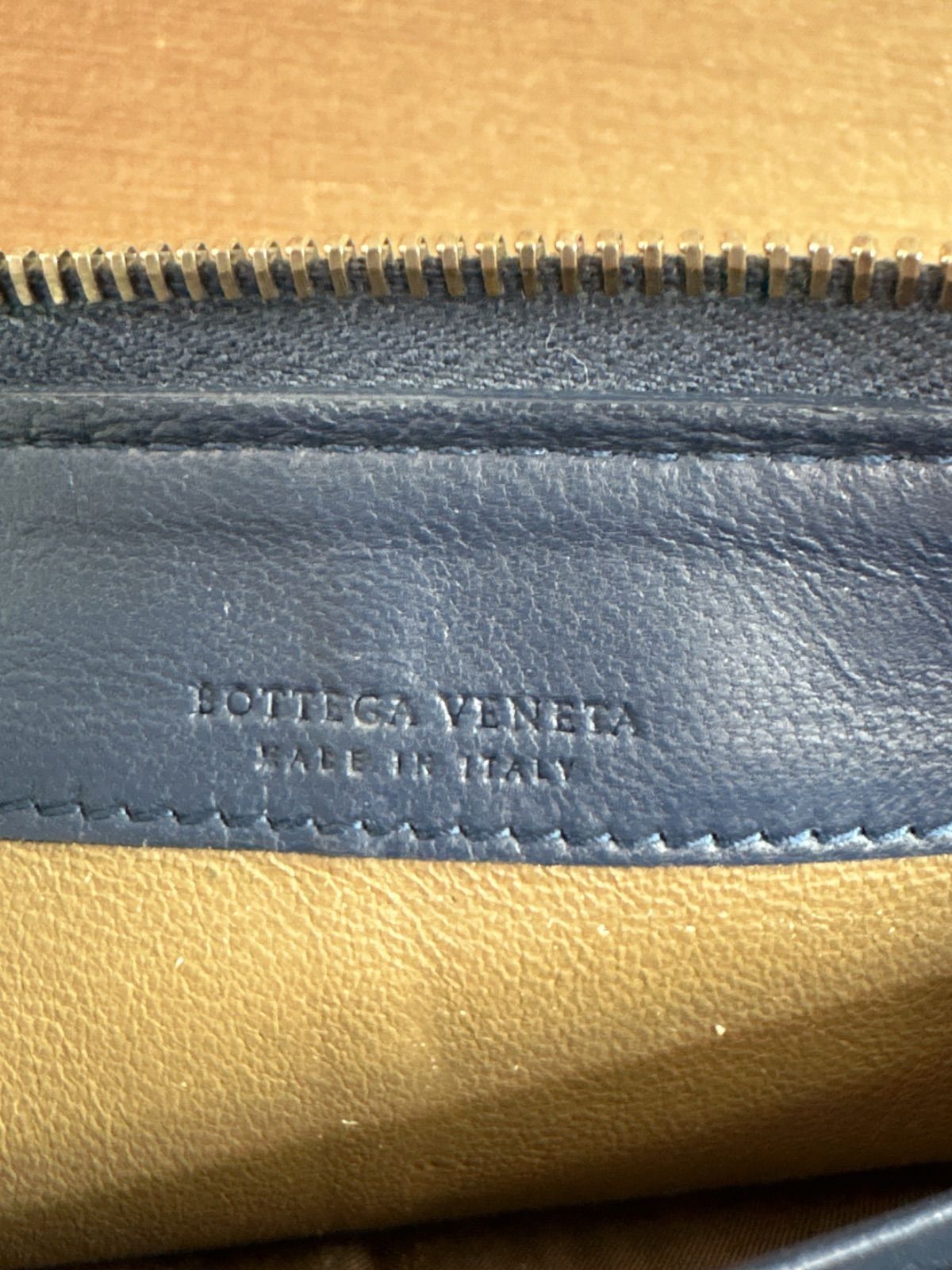 ラウンドファスナー長財布