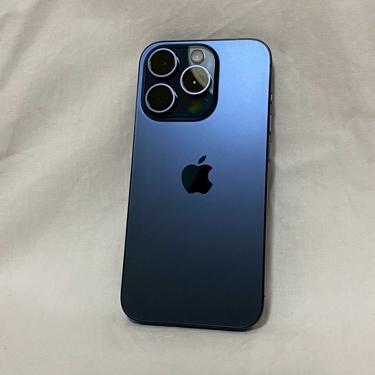 整備済み品 美品 iPhone 15 pro 128gb ブルーチタニウム バッテリー93 