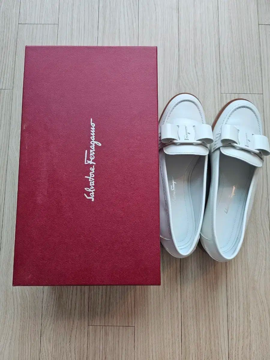 FERRAGAMO フェラガモ