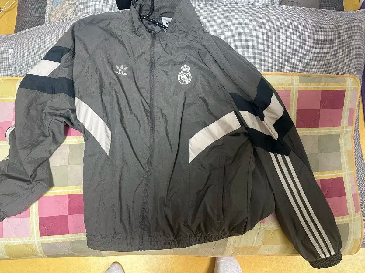 【希少】adidas レアル・マドリード　ウィンドブレーカー　Lサイズ 希少】adidas レアル・マドリード ウィンドブレーカー Lサイズ