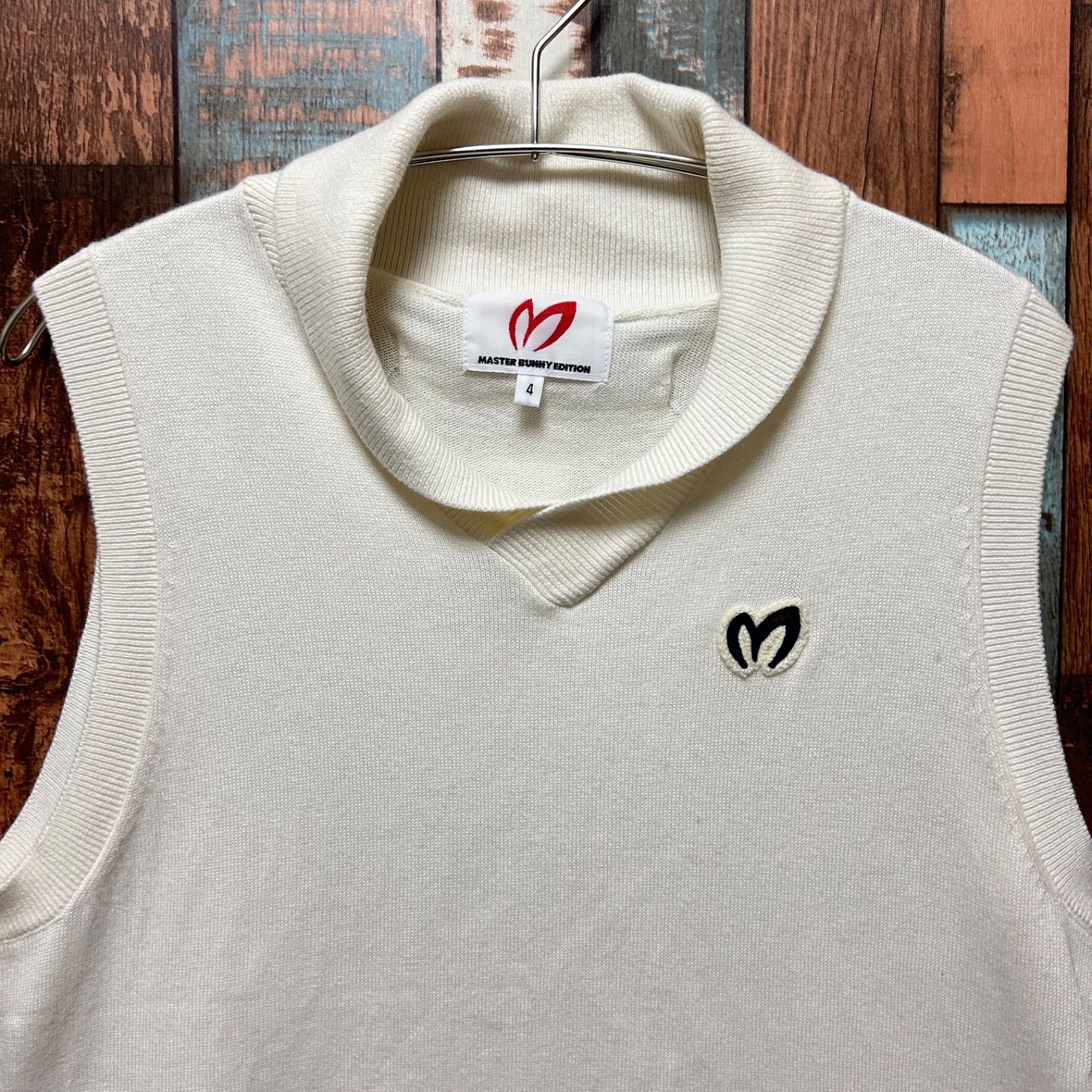 マスターバニーエディション　4/M カシミヤ混　ニットベスト　ホワイト マスターバニーエディション 4/M カシミヤ混 ニットベスト
