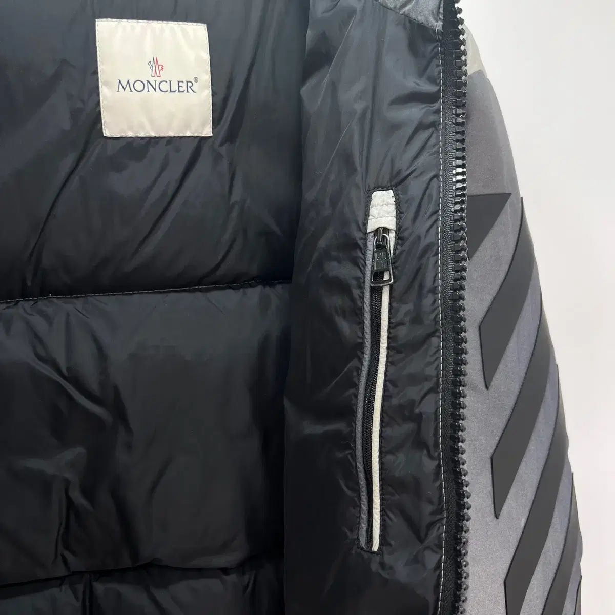 2 サイズ MONCLER(モンクレール) X Off-White(オフホワイト) コラボ