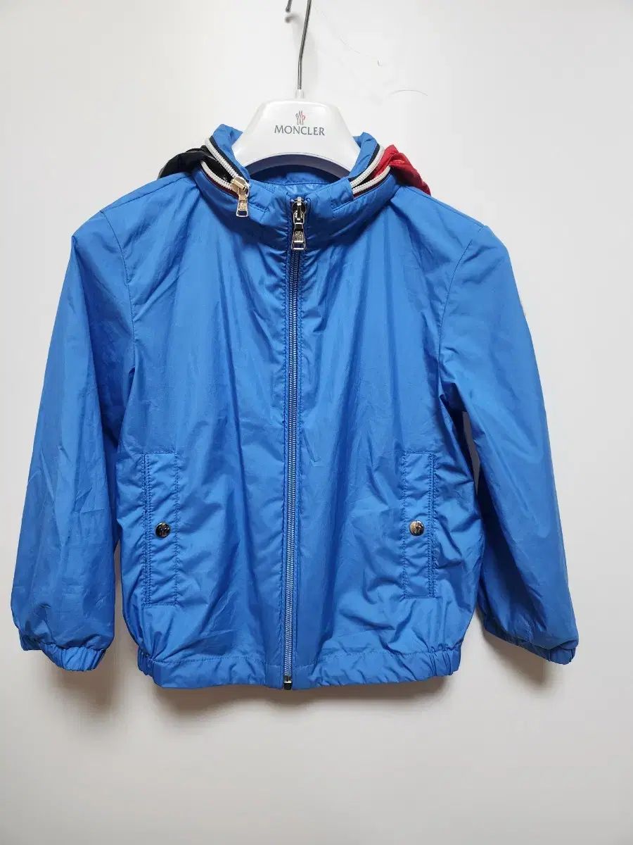 MONCLER 4歳　アウター　ウィンドブレーカー MONCLER 4歳 アウター ウィンドブレーカー