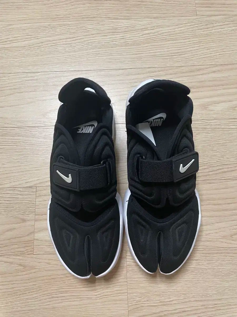 NIKE ナイキ アクアリフト 245 黒