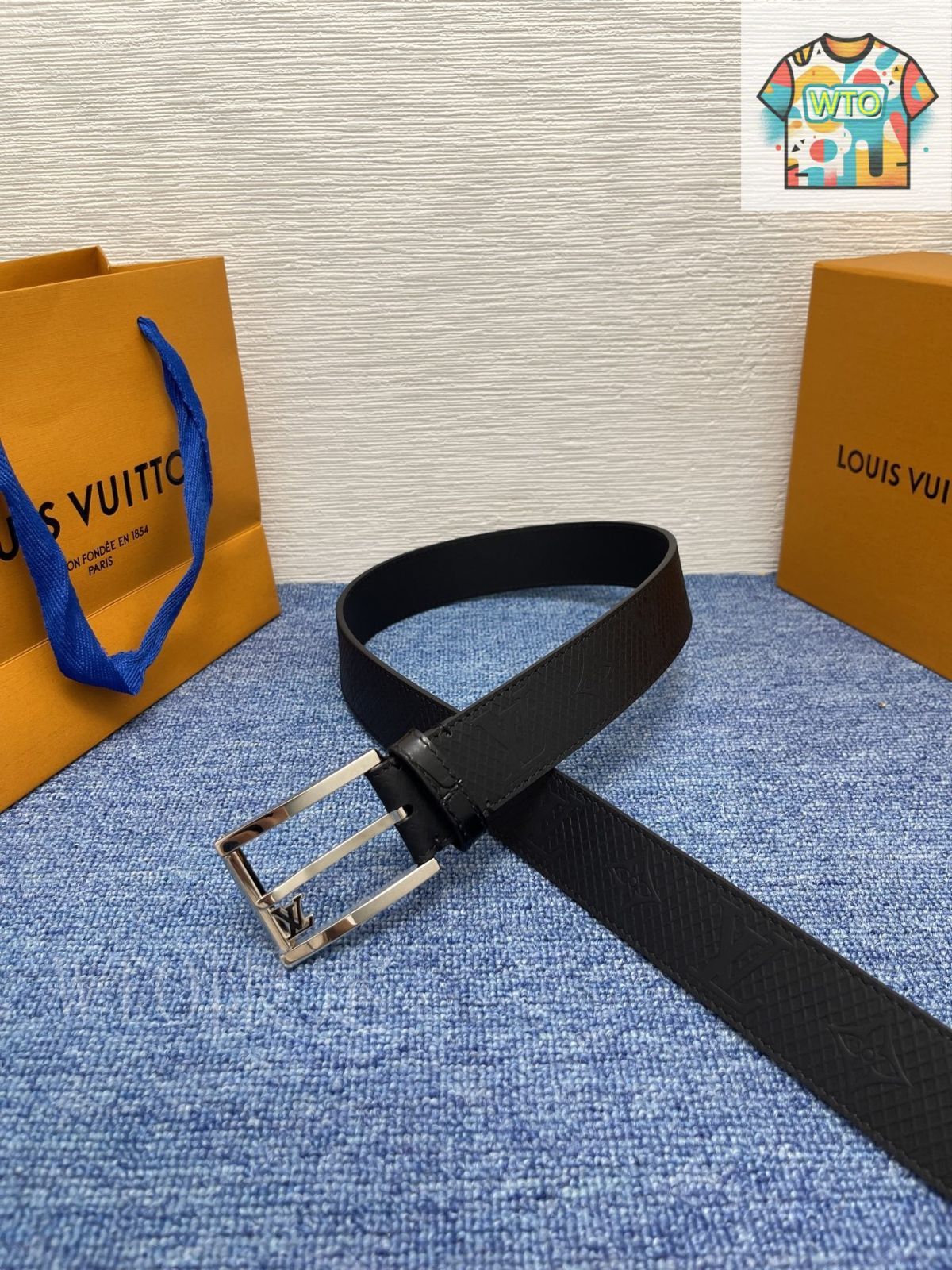 Louis Vuitton エンボスバックル ベルト org.jpg