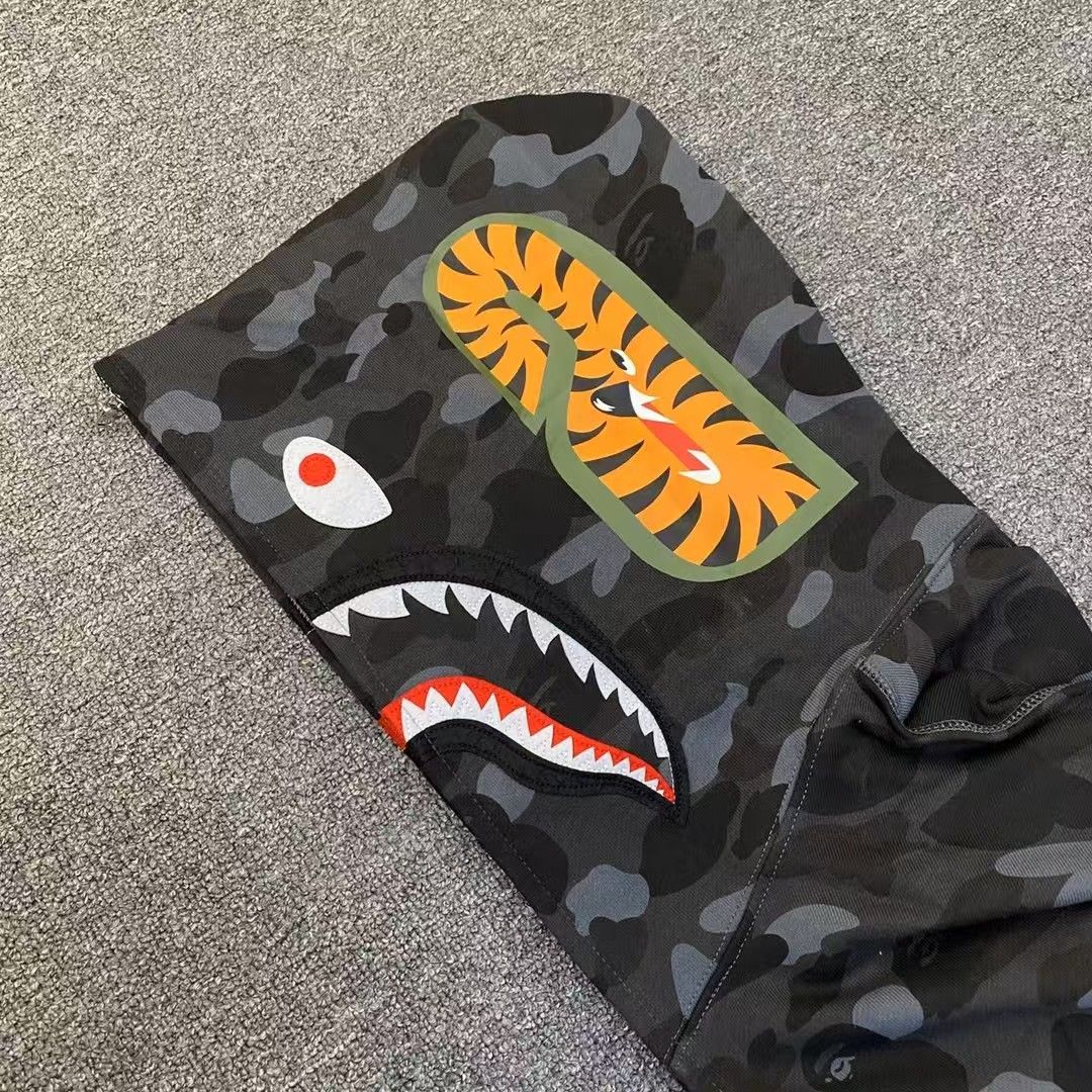 A BATHING APE アベイシングエイプ 長袖 Sharkシャークパーカー 男女兼用 グレー