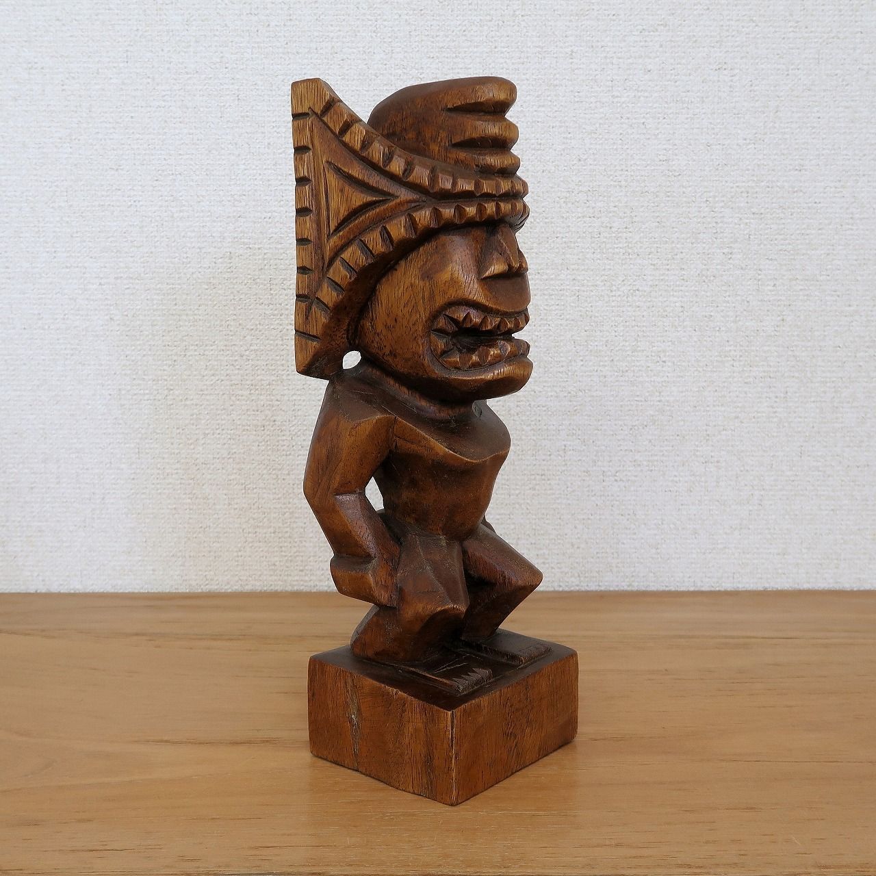 ティキの木彫りの置物 TIKI Winner 30cm 木製スワール無垢材