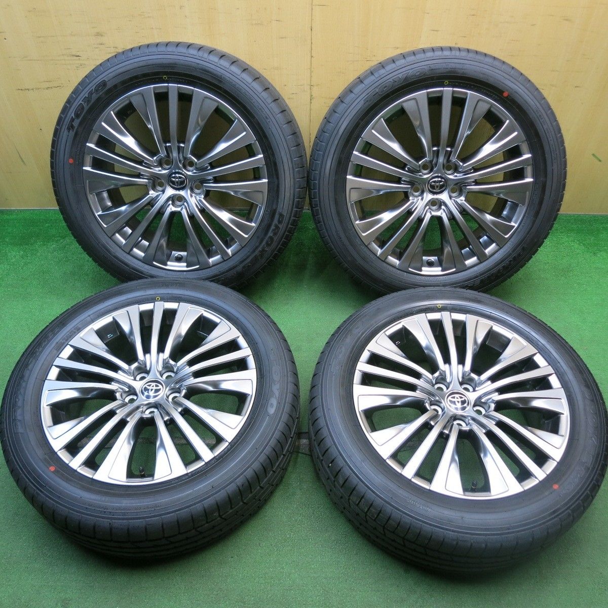 新車外し！25年☆トヨタ 80系 ハリアー Zグレード 純正 225