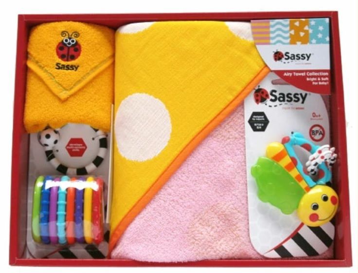 ベビーギフトセット サッシー ギフトセット　出産祝い フード付きバスタオル アフガン 湯上りタオル おくるみ ＳＡＳＳＹ ラトル 歯固め 箱詰め ベビー用品 ベビーギフト 出産祝い 贈り物 ギフト