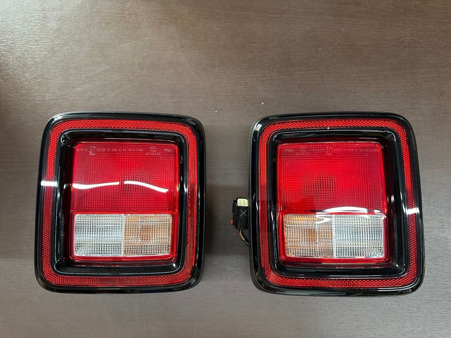 美品 JEEP ジープ 純正 ラングラー JL LED テール ランプ 右 JEEP ジープ純正ラングラーJL LEDテールランプ右