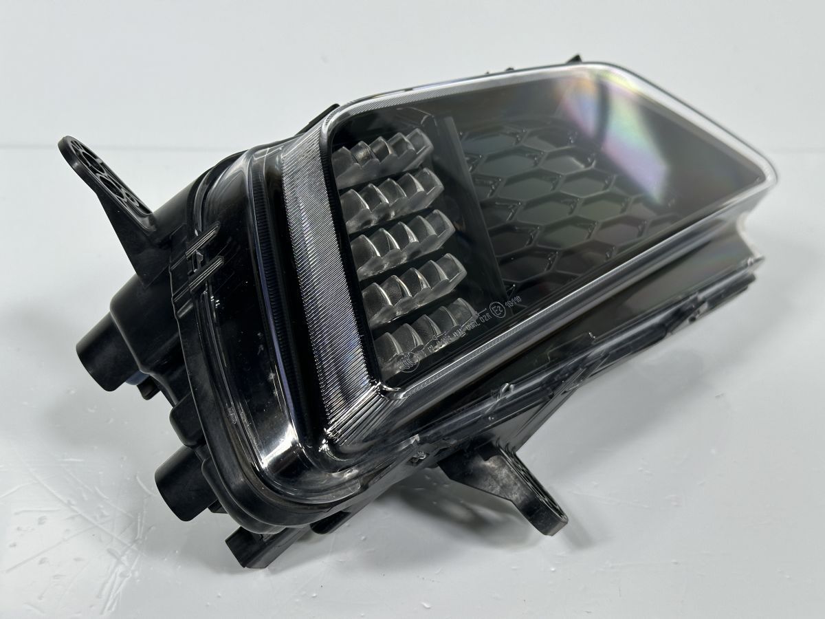 破損キズなし VW フォルクスワーゲン ポロ AW 前期 純正 右フォグランプ Assy 2G0 941 662 D 2G0.941.662.B 89250862 管理25168