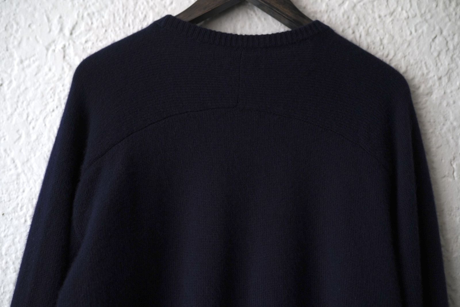 MAATEE&SONS ド度詰めカシミヤVネックセーター