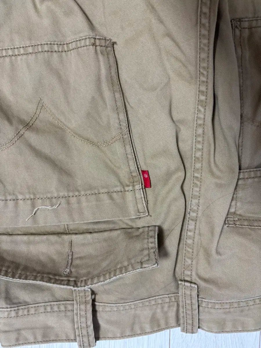 LEVI S リーバイス ヴィンテージ 必須アイテム ベージュ 茶色 カーゴ DECORATOM_COM_BR