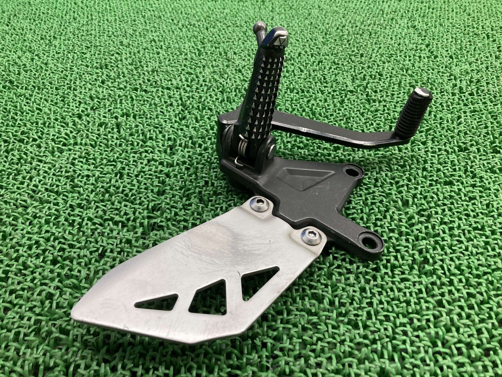 ZX-10R ステップ 左 0697 カワサキ 純正 中古 バイク 部品 ZX1000J