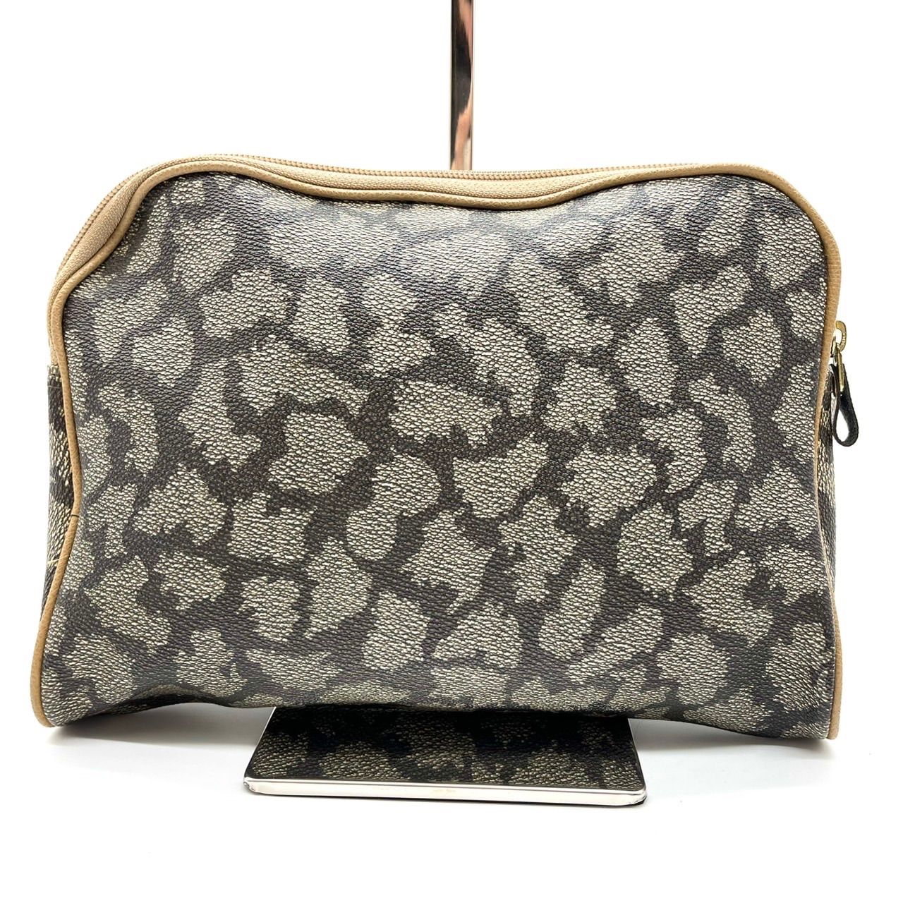 Yves Saint Laurent クラッチバッグ ヴィンテージ 白 ベージュ Yves Saint Laurent クラッチバッグ ヴィンテージ 白 ベージュ