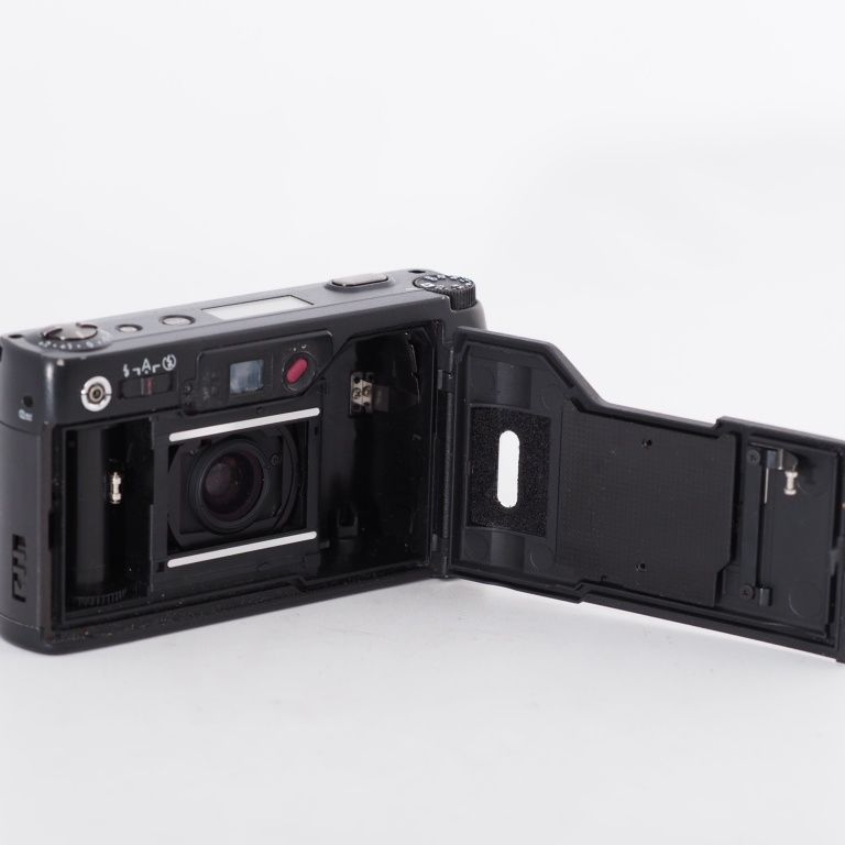 RICOH (リコー) GR21mm F3.5 Silver(新品同様) リコー、創立80周年を記念して「GR II Silver Edition」を3200台限定で