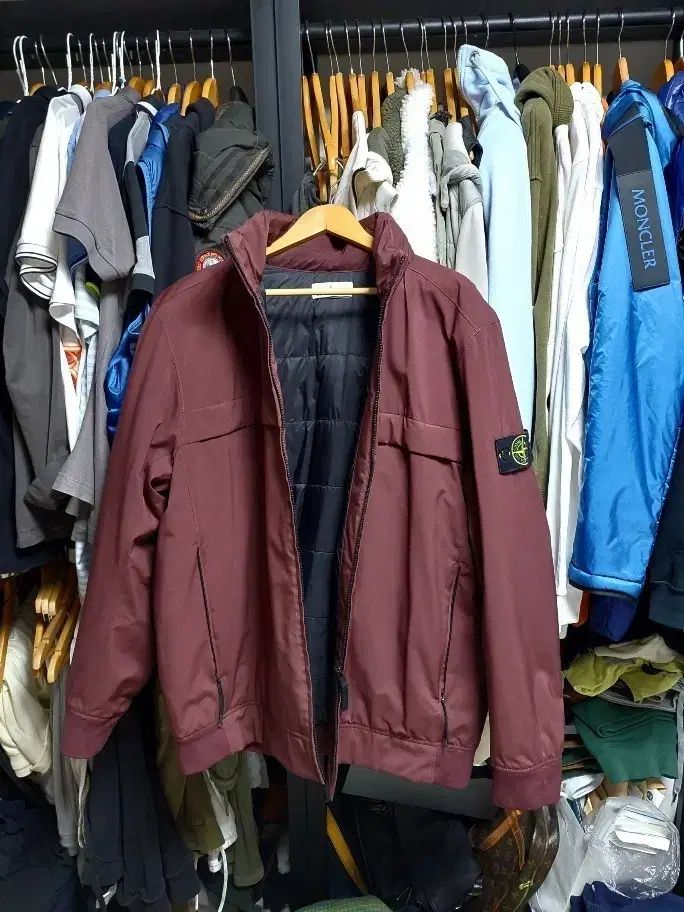 ストーンアイランド バーガンディ ソフトシェルr プリマロフト 軽量ダウン xxxl