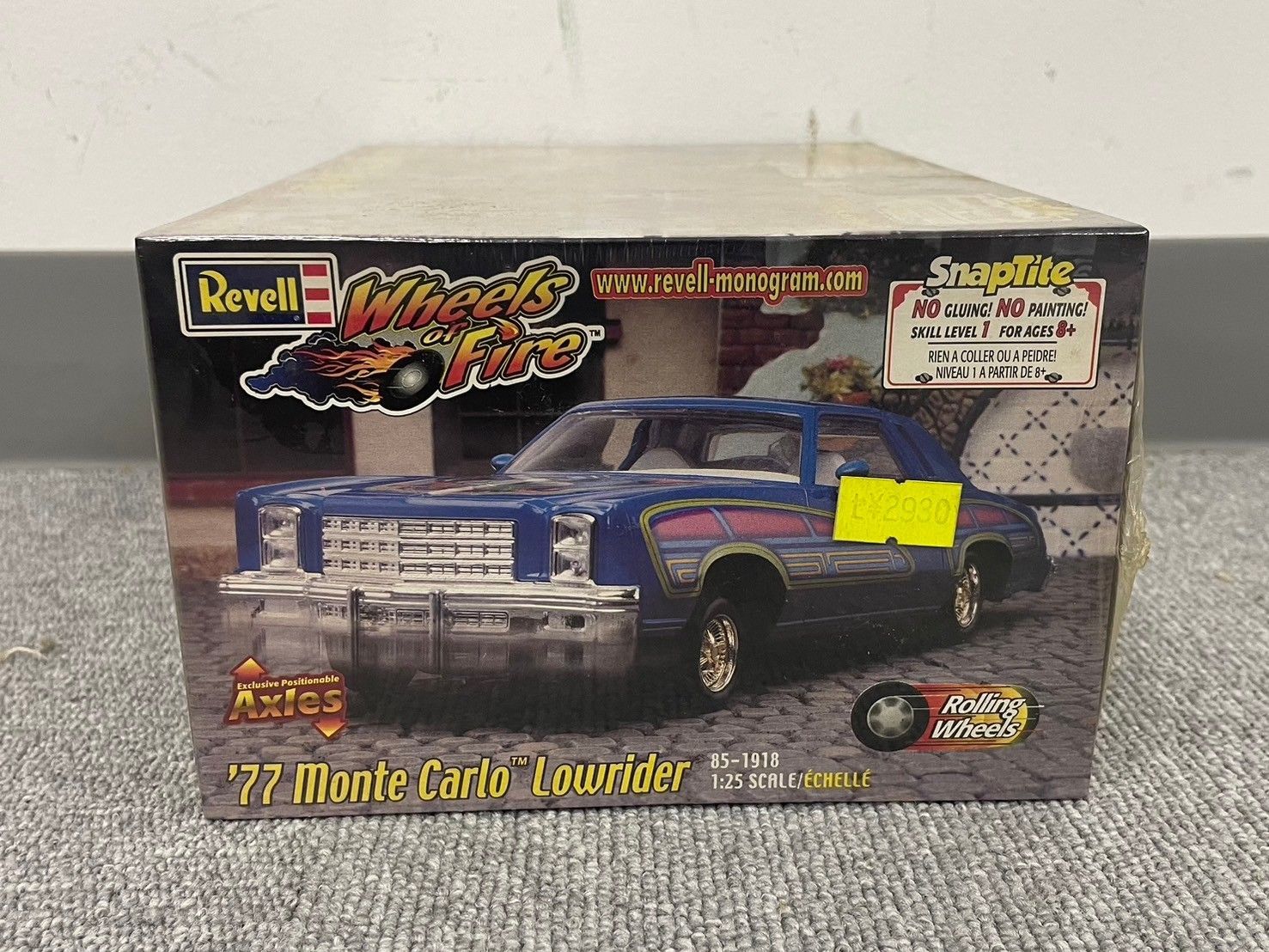 CH V114-CH3-572 【未開封】Revell レベル Wheels of Fire   '77 Monte Carlo Lowrider モンテカルロ プラモデル