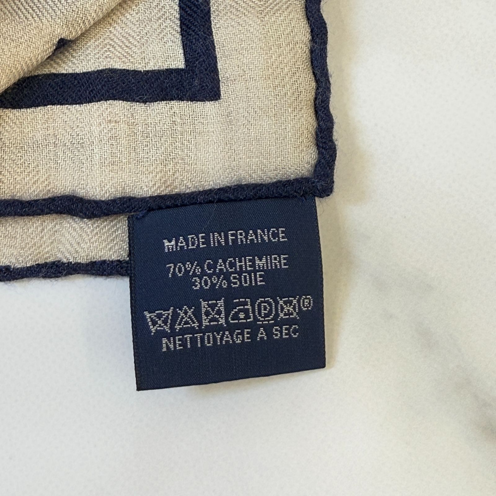 ベージュ ネイビー