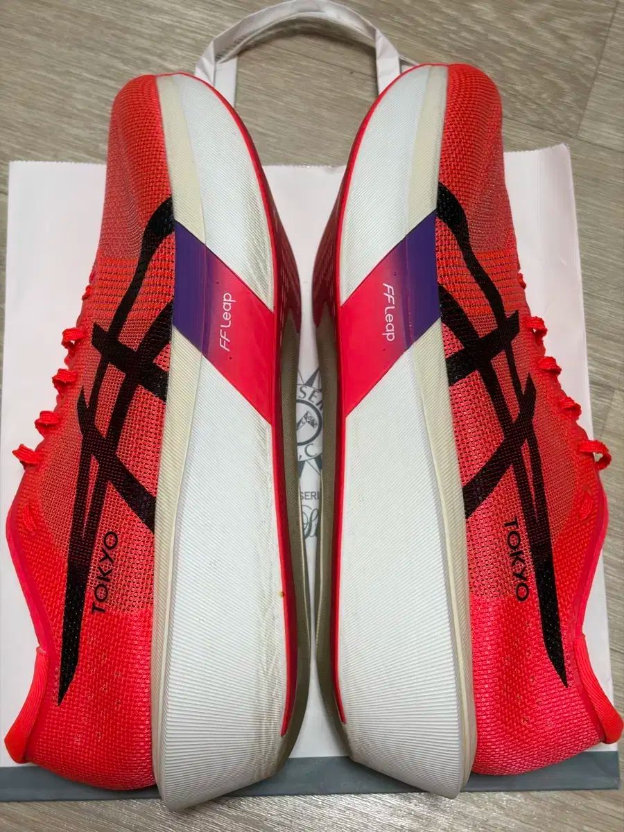 285 アシックス メタスピード スカイ 東京