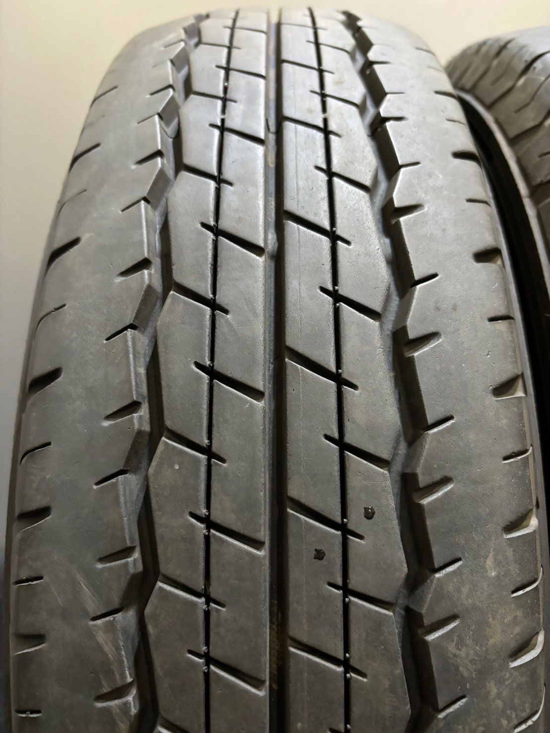 ダンロップ　SP175N　195/80R15　107/105L　LT　SW付　2本セット　No．3775　ハイエース　レジアスエース　夏タイヤ　深溝　2016年製 2025年製 新車外しダンロップSP175N 195⁄80R15 LT 4本