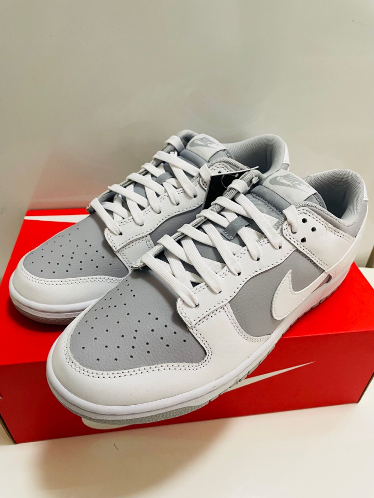 NIKE DUNK LOW グレーアンドホワイト ダンクロー - メルカリ