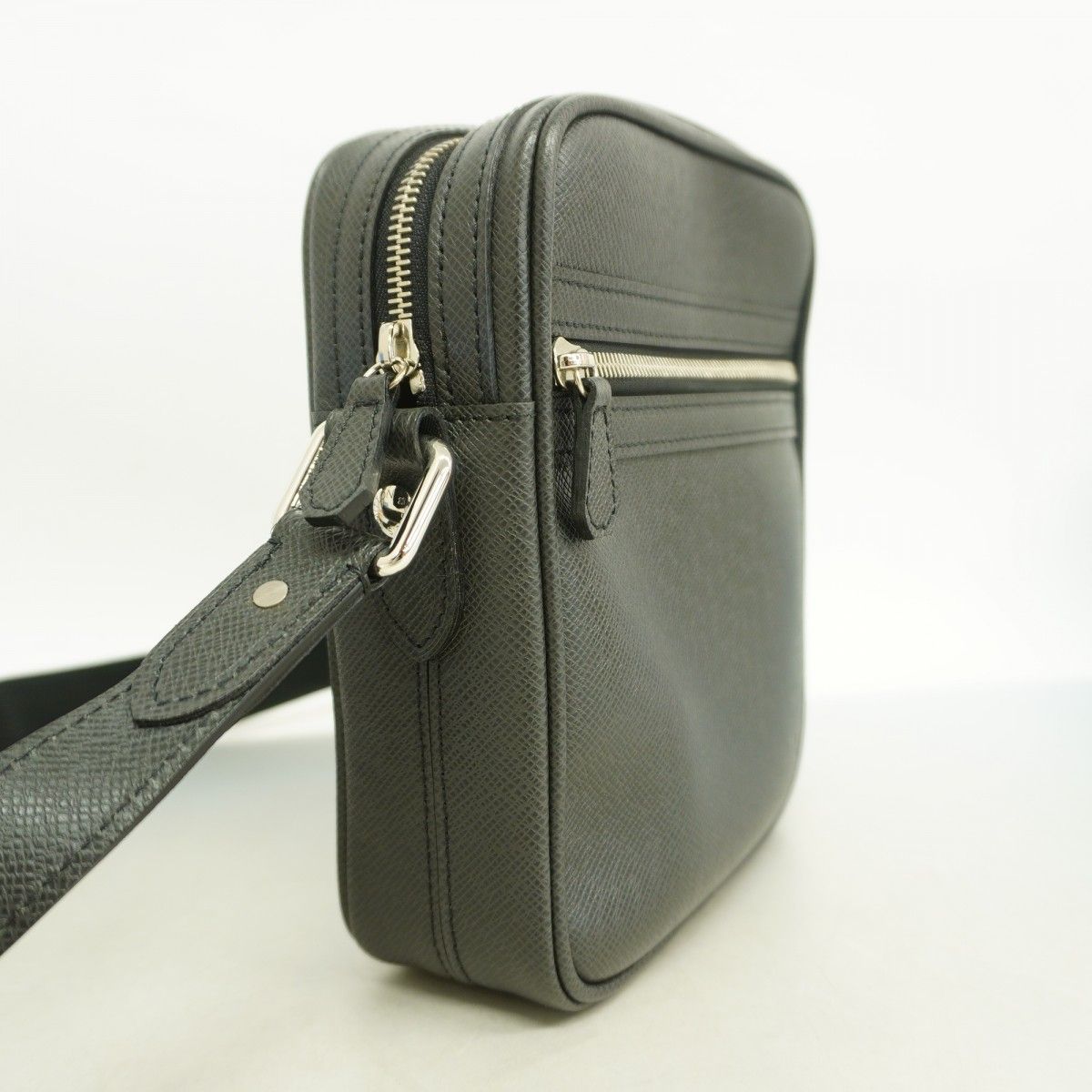 LOUIS VUITTON ディミトリ ショルダーバッグ タイガ レザー