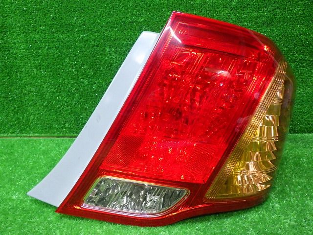 NZE141/144　カローラ　アクシオ　前期　右テールレンズ　12-512　訳有り　241225326