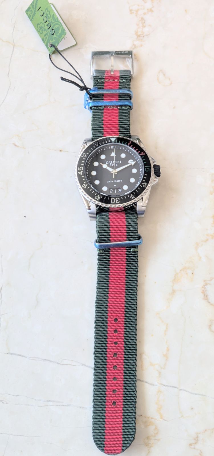 新品未使用 GUCCI グッチ DIVE YA136209 腕時計 45ミリ 新品未使用 GUCCI グッチ 腕時計 メンズ DIVE YA136209 ブラック
