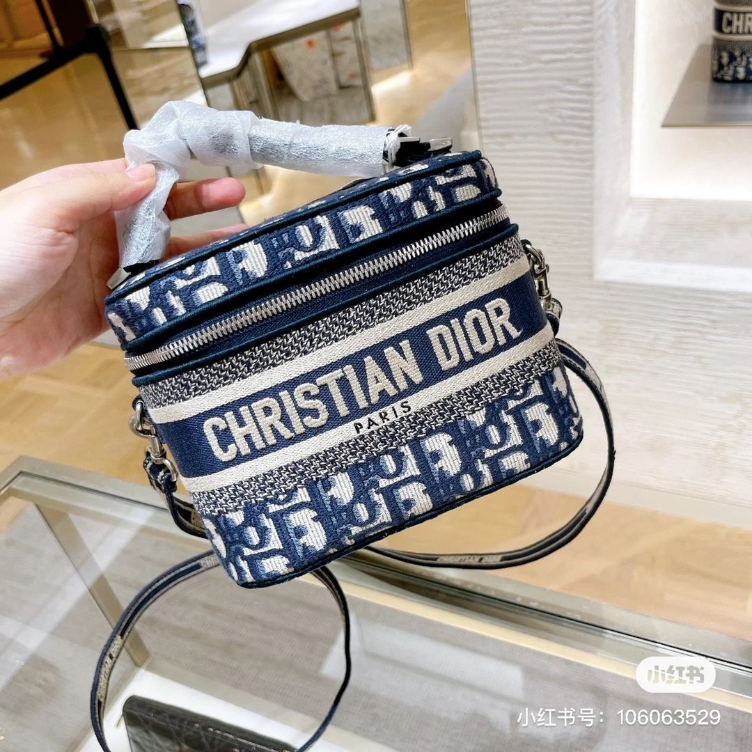 Christian dior ショルダーバック フラワー ディオールのフラワーポーチショルダーバッグ Dior/ディオール
