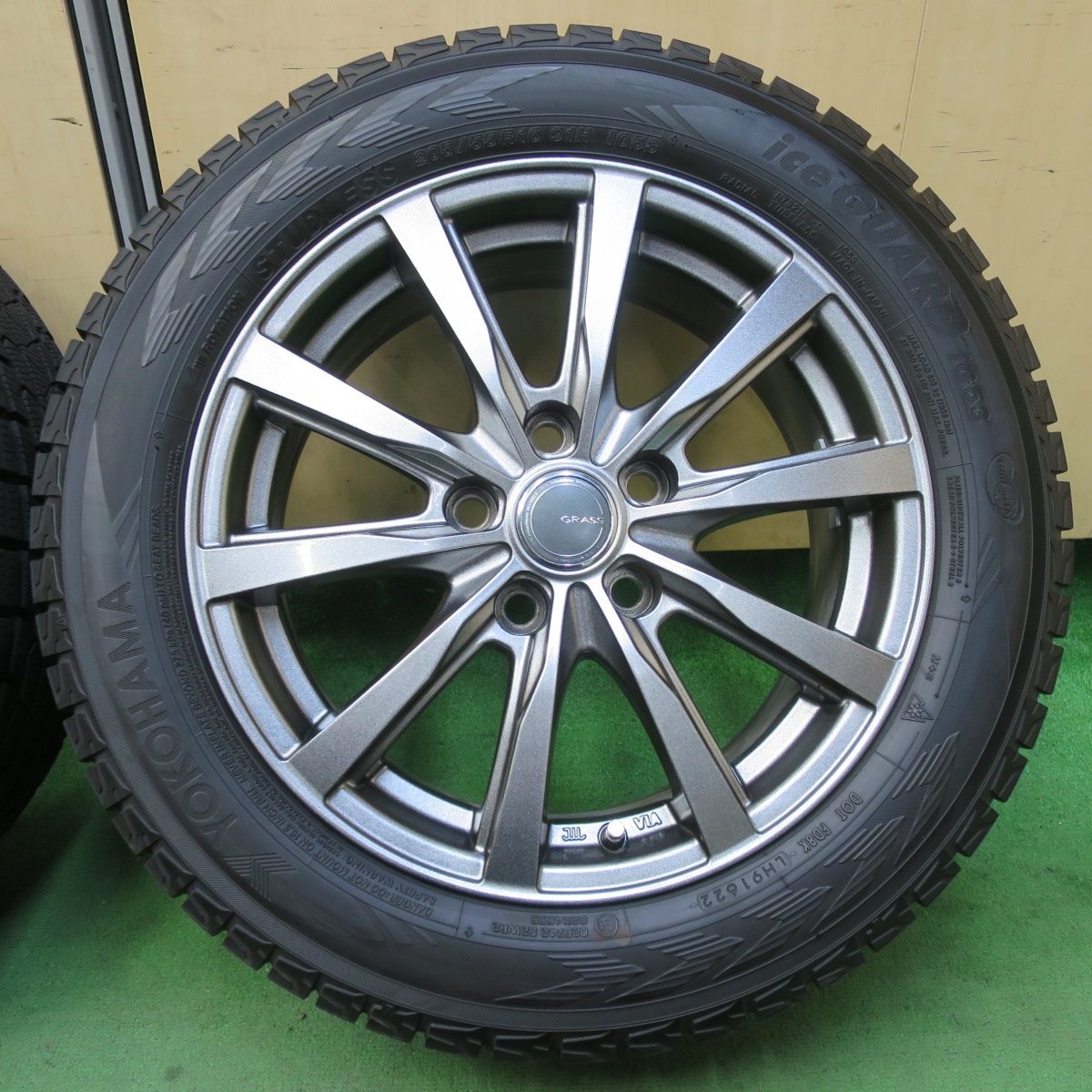 超バリ溝！22年！キレイ！9.5分以上☆スタッドレス 205/55R16 ヨコハマ 