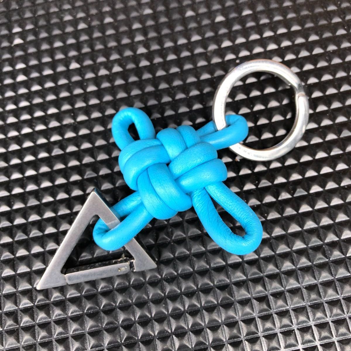 BOTTEGA VENETA】トライアングル キーリング ブルー ※ギフトレシート