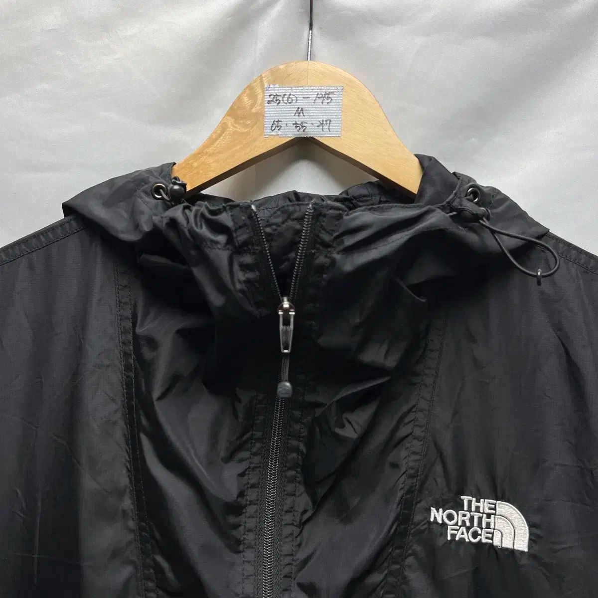 THE NORTH FACE ブラックウィンドブレーカー M THE NORTH FACE ホワイトレーベル ブラックウィンドブレーカー