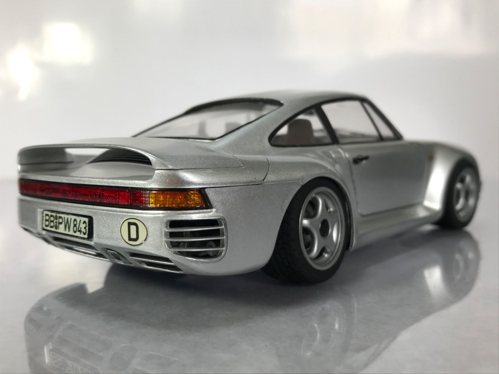 ポルシェ959 タミヤ1/24フルディスプレイキットの完成品 - メルカリ