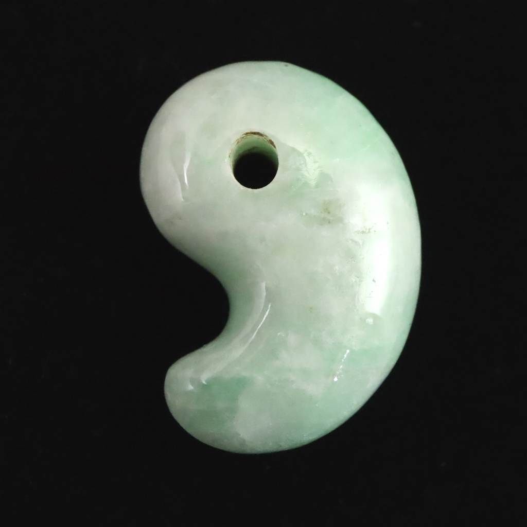 糸魚川翡翠 ヒスイ 小滝産 薄緑 22mm勾玉 ディレクトリカード付 5.00g