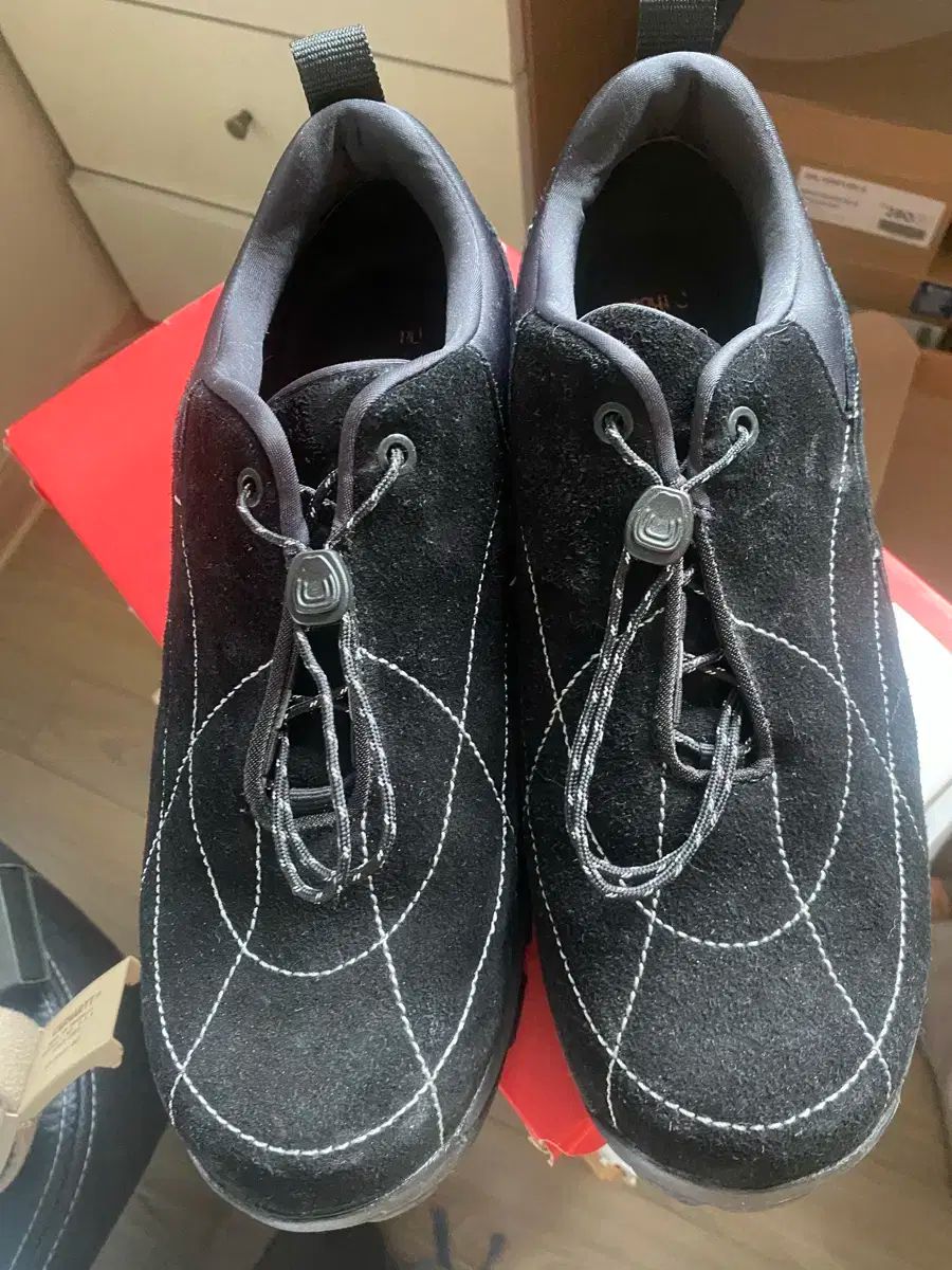 ハイキング シューズ