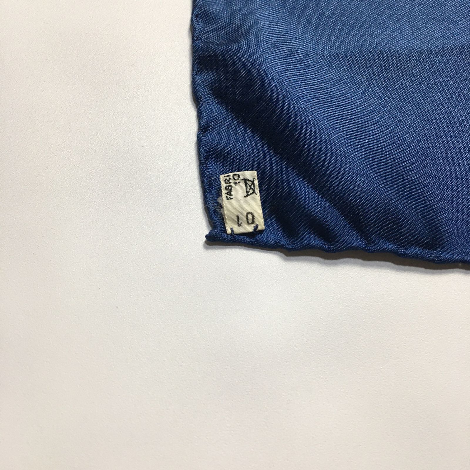 2509-32｜美品｜エルメス カレ 90 スカーフ シルク ネイビー タグあり  