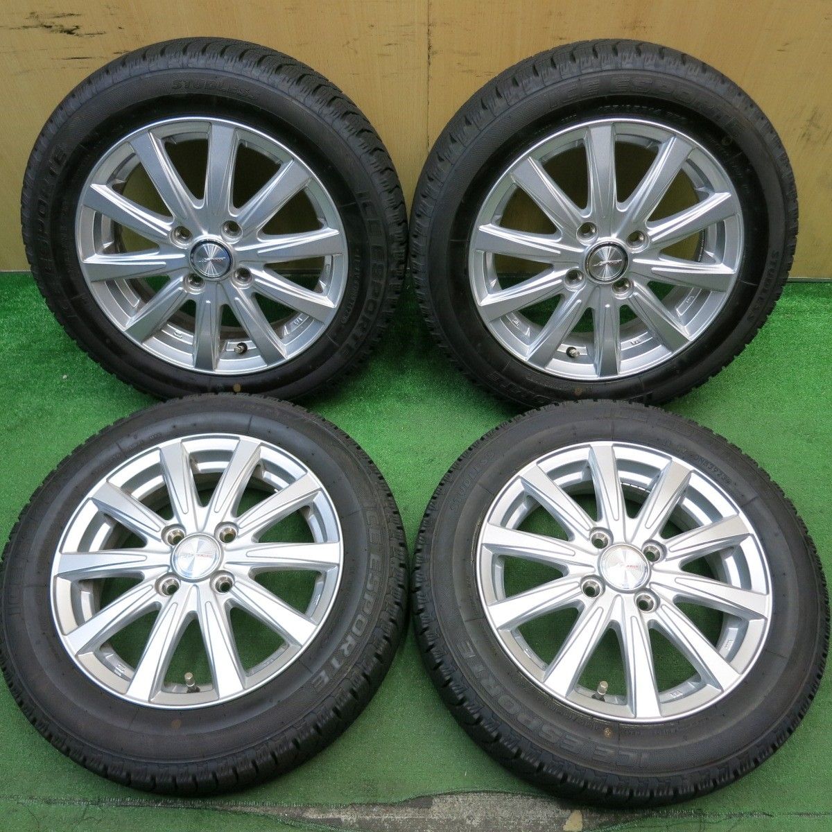 バリ溝！23年！キレイ！ほぼ10分☆スタッドレス 155/65R14 アイスエス 