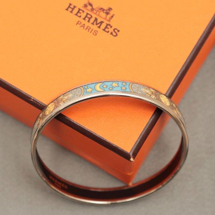 ＊R さま＊専用　HERMES エマイユ　バングル　七宝焼　ブルー　月　星 R さま＊専用 HERMES エマイユ バングル 七宝焼 ブルー 月 星 - メルカリ