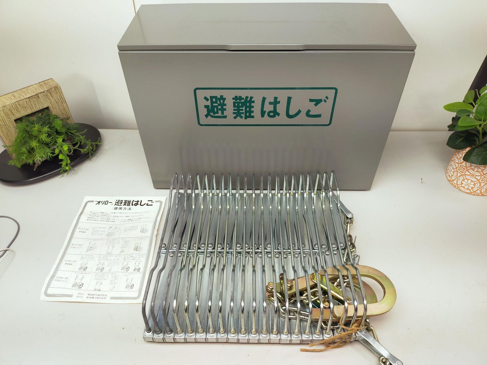 アーティフィシャルブローチ 展示のみ アーティフィシャルブローチ 展示のみ 【展示のみ】ブローチ（木枠