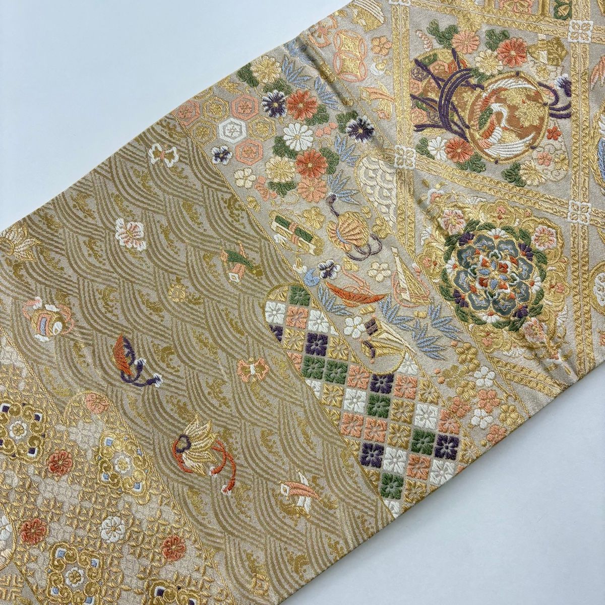 袋帯 美品 秀品 格天井 宝尽くし 金糸 箔 金色 六通 正絹 【中古