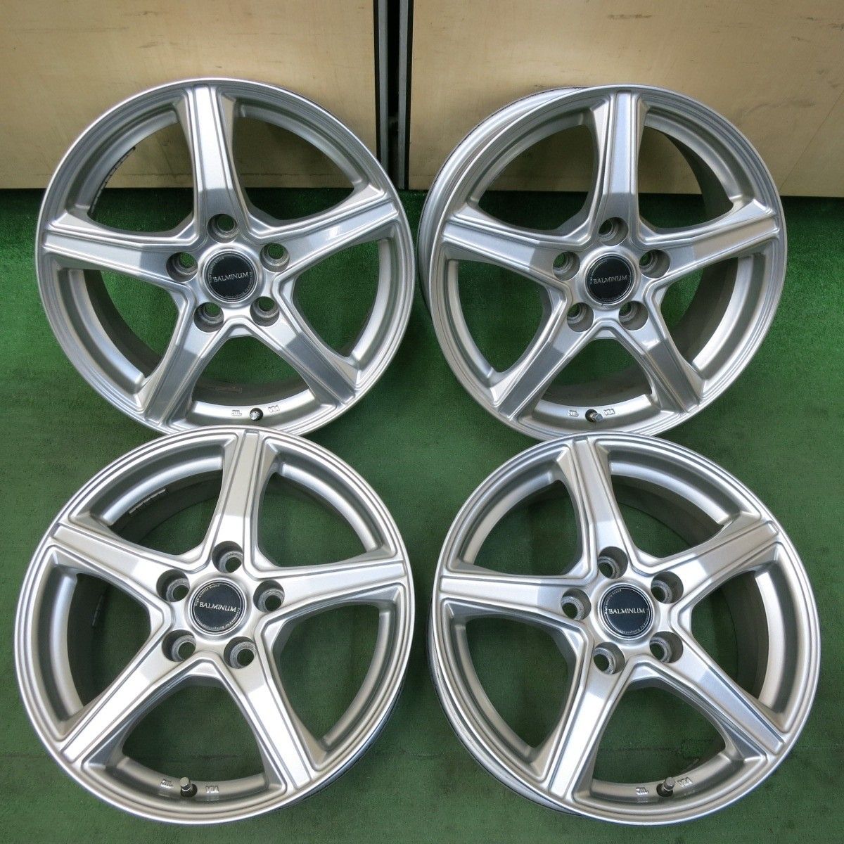 キレイ BALMINUM バルミナ 16インチ ホイール 16×6.5J PCD114.3|5H 5032506SYホ