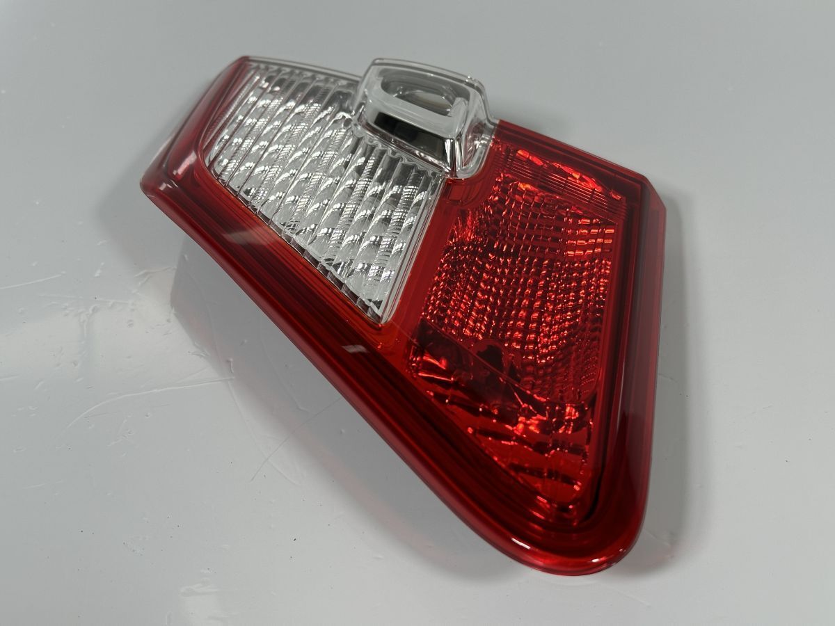 A206CC プジョー206CC テールランプ左 310747JJ 2025年最新Yahoo!オークション -プジョー206 テールランプの中古品