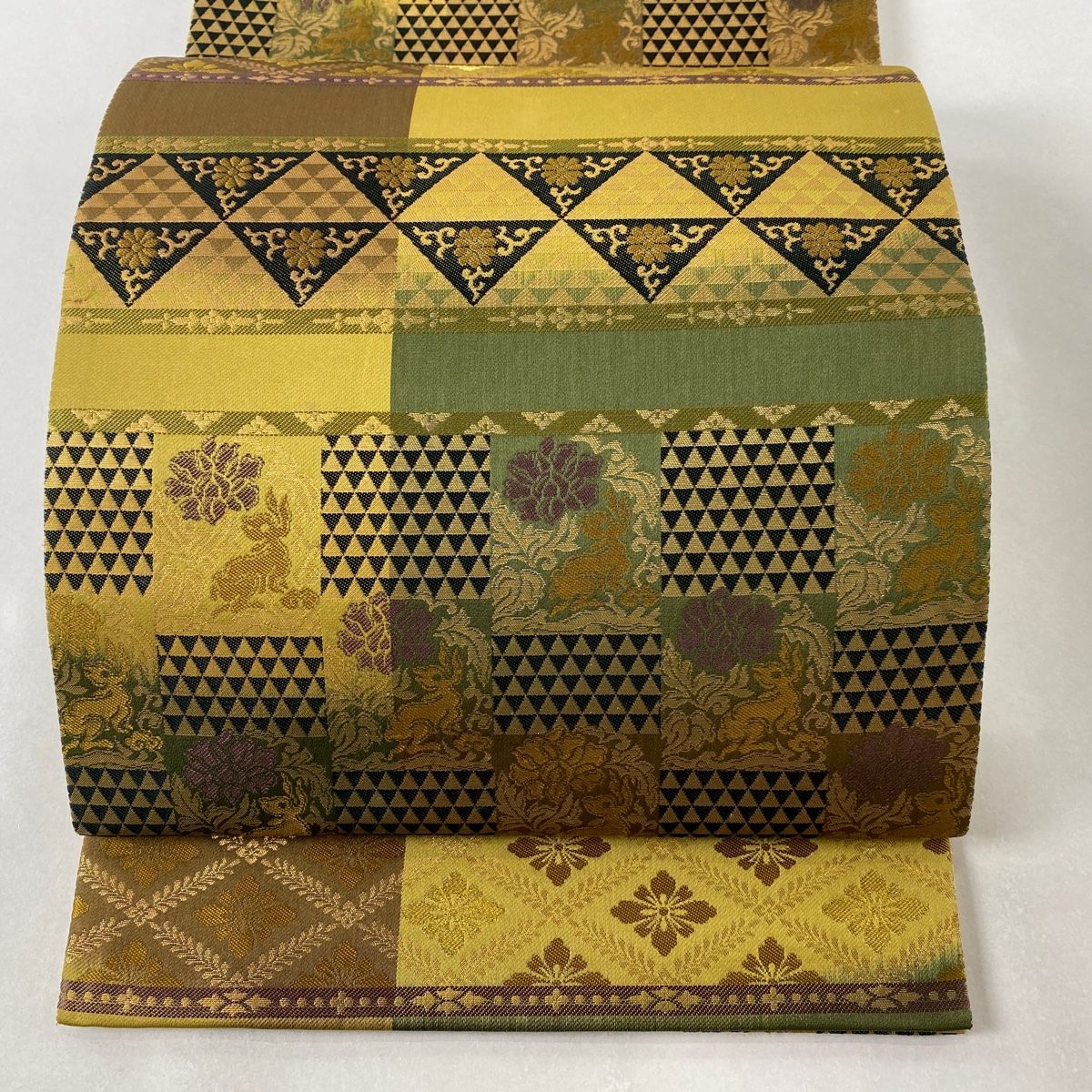 袋帯 美品 名品 花うさぎ 鱗 箔 金糸 茶緑色 全通 正絹 【中古 