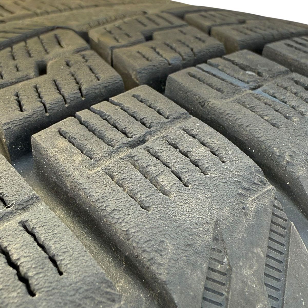 配送無料！ ◆YOKOHAMA◆スタッドレスタイヤ アイスガード IG70 185 60R15 84Q 4本 製 鉄チンホイール付き アクア フィット他