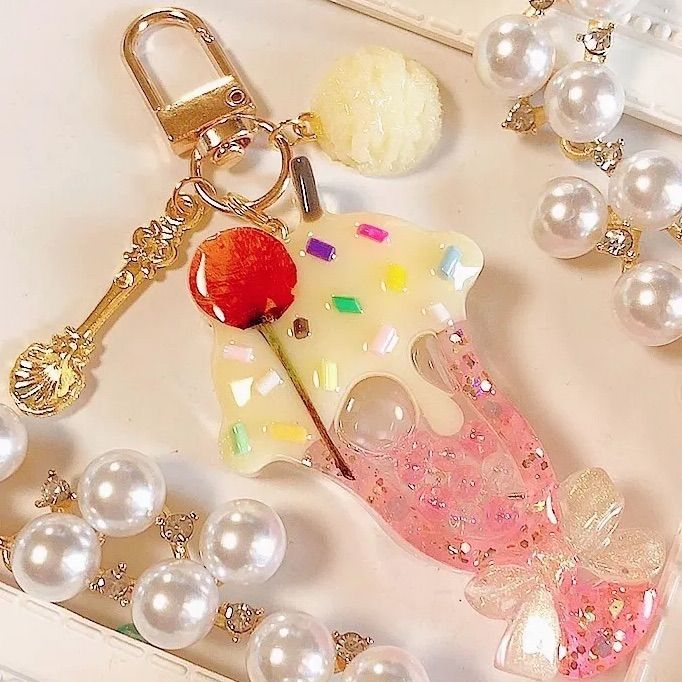 レジンキーホルダー　レジンチャーム　シェイカー　クリームソーダ　紫 UVレジン】クリームソーダのシェイカーチャーム「Cream Soda