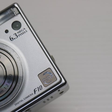 FUJIFILM FINEPIX F10 コンパクトデジタルカメラ シルバー FinePix 富士フィルム Fujifilm X100 シルバー デジタルカメラ